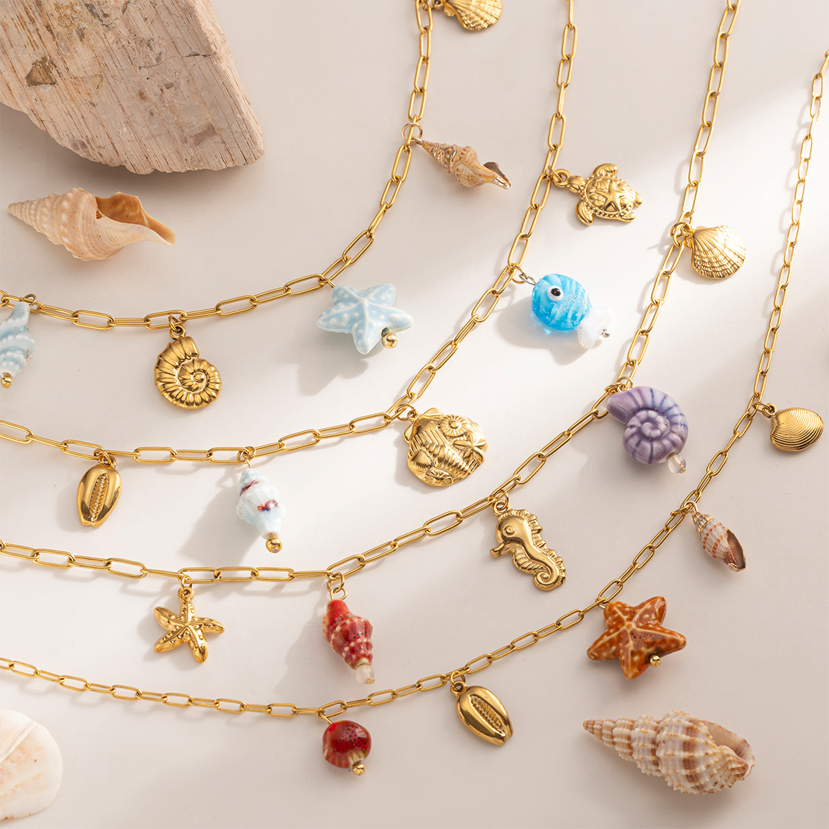 Taena Collar de acero inoxidable europeo y americano Diseño de nicho femenino Colgante de estrella de mar de cerámica Hippocampus Acero de titanio Cadena de clavícula Joyas