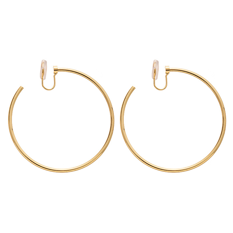 No hay agujeros de orejas sencillos de geometría metálica anillo de orejas de moda europea y americana atmósfera de alta calidad temperamento pendientes para mujeres