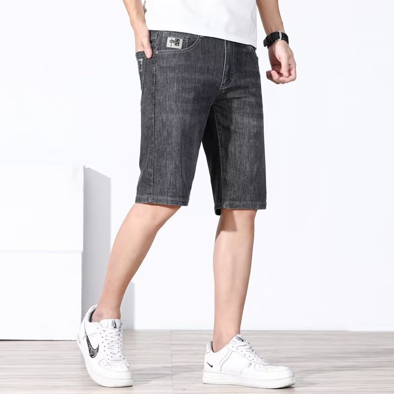 Pantalones de cinco puntos casuales elásticos de verano fino de los hombres de moda de mezclilla 2023