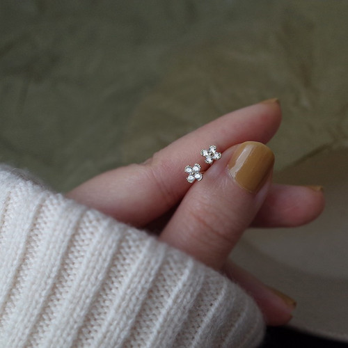 S925 sterling silver plated 14K gold mini four-leaf clover earrings for women, zircon small student simple earrings