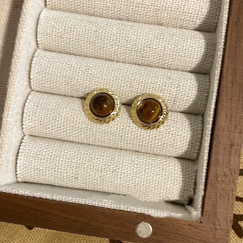Pendientes de ojo de tigre artificial de color café Maillard con aguja de plata Pendientes simples y de moda de todo fósforo Pendientes ligeros de lujo de alta gama