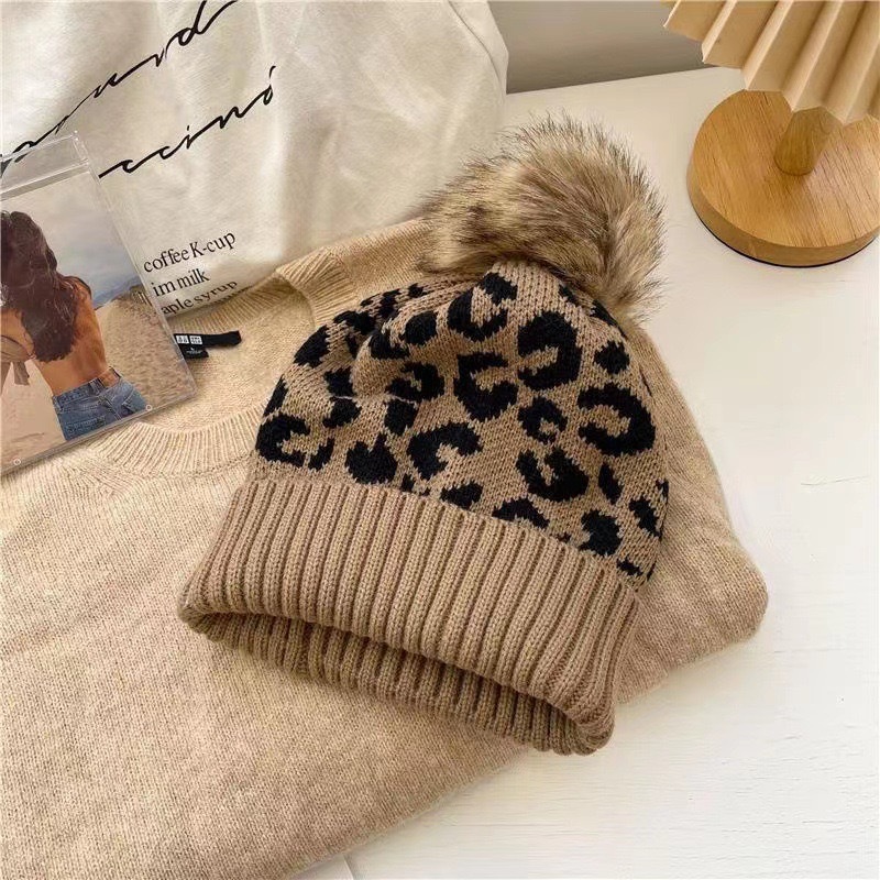 Für Damen, neue Herbst-Winter-Kollektion, vielseitig, grenzenlos, europäisch-amerikanisch-koreanische Version, Leopardenmuster, Bommel, warm gestrickt_voghion.com