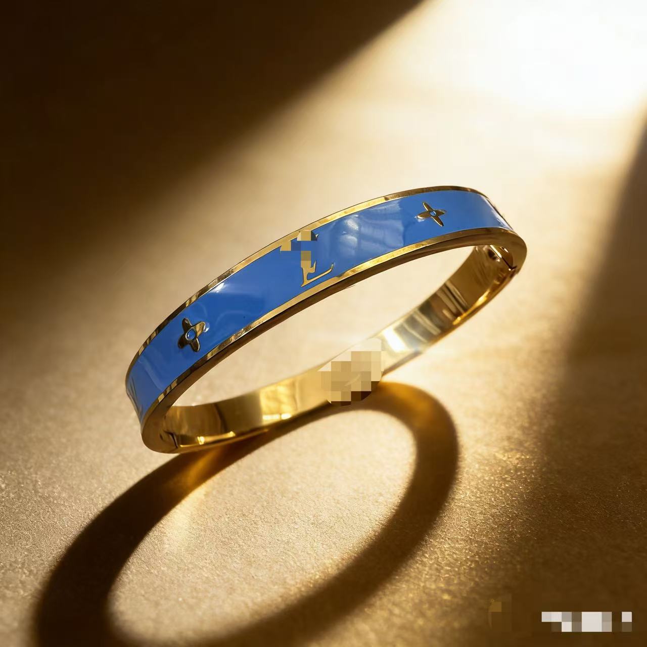 2025 新しいヨーロッパとアメリカのビッグブランドチタン鋼ブレスレット非退色ステンレス鋼ブレスレットバックルオープニングハンドジュエリー卸売