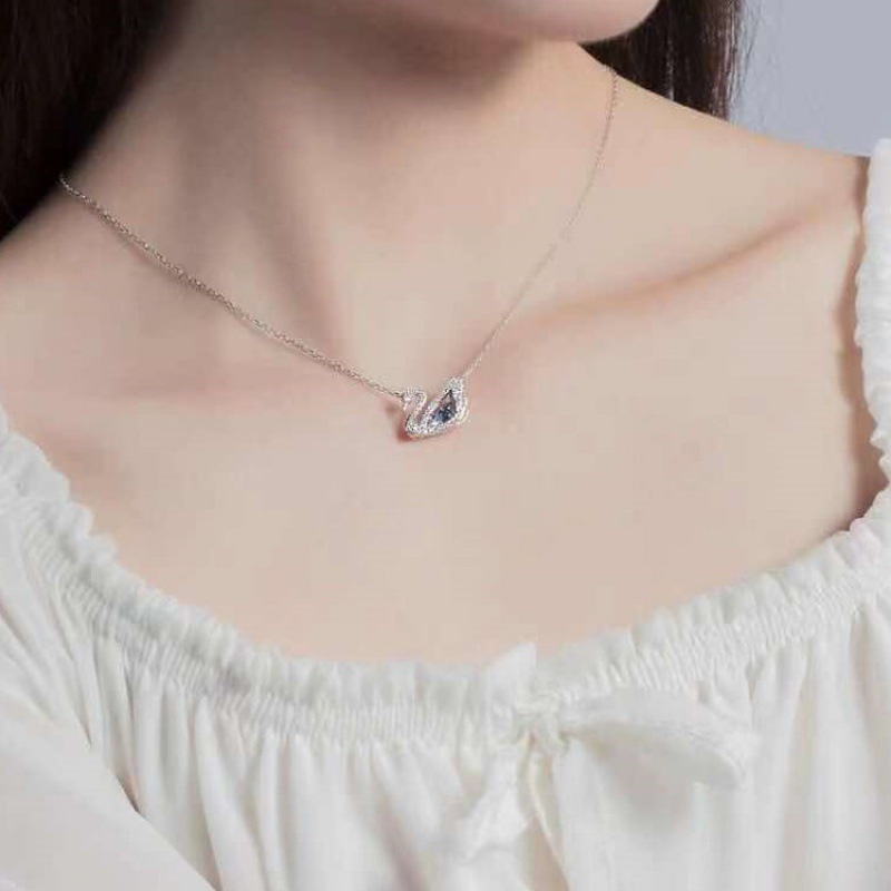 Shi Jia beating heart blue swan necklace female romantic smart crystal clavicle chain to send girlfriend gift factory generation