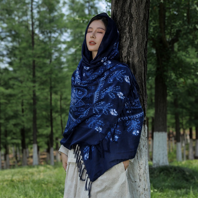 Primavera y verano nuevo artístico retro todo fósforo azul teñido bufanda algodón y lino sensación bufanda Yunnan viaje protector solar chal para mujeres