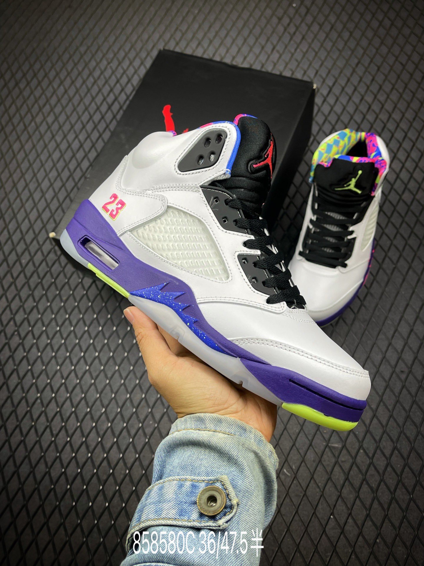 2025 nuevo color AJ5 negro y blanco flujo de arce de batalla real de alto rendimiento retro versátil zapatos deportivos de baloncesto masculino y femenino 3D vertical