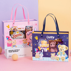 子供の誕生日にプレゼントをします。幼稚園のおやつにプレゼントをします。