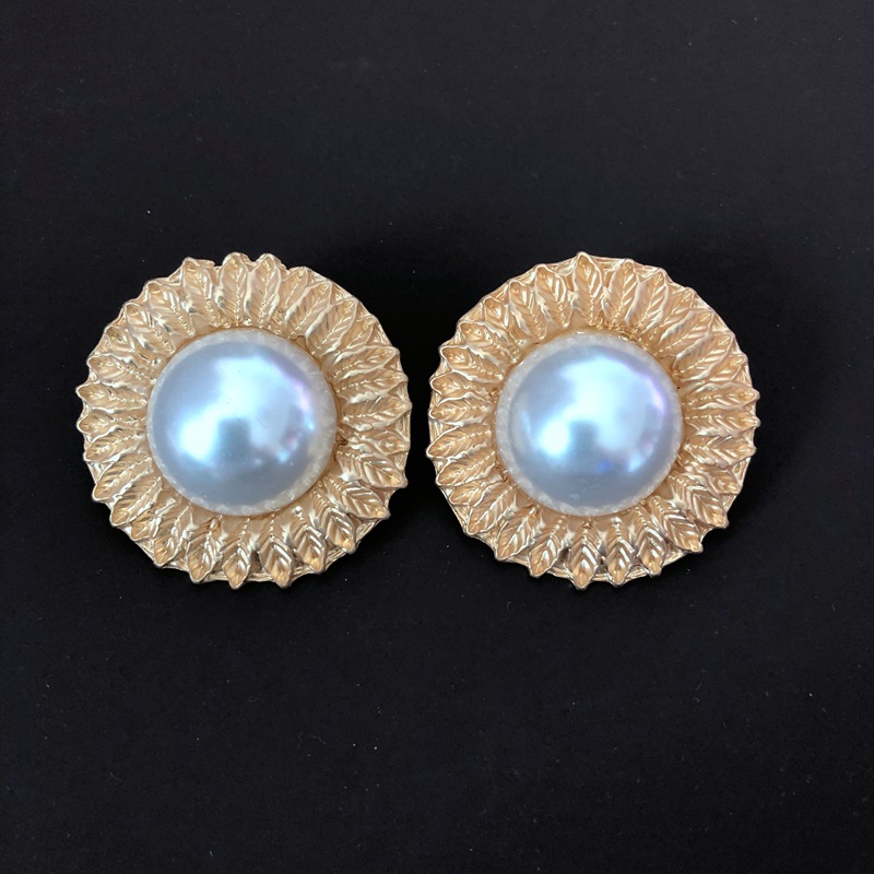 Matte Golden White Pearl Earrings display picture 8