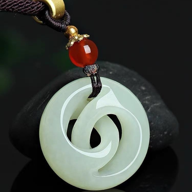 Mặt dây chuyền ngọc Hetian Tân Cương tự nhiên hình xoay chuyển tình thế, ngọc trắng