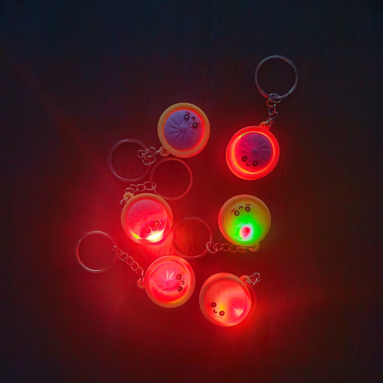 Explosiones transfronterizas creativas bolsas de jaula llaveras PVC accesorios muñecas de goma blanda bolsas de pareja colgantes bolos de simulación