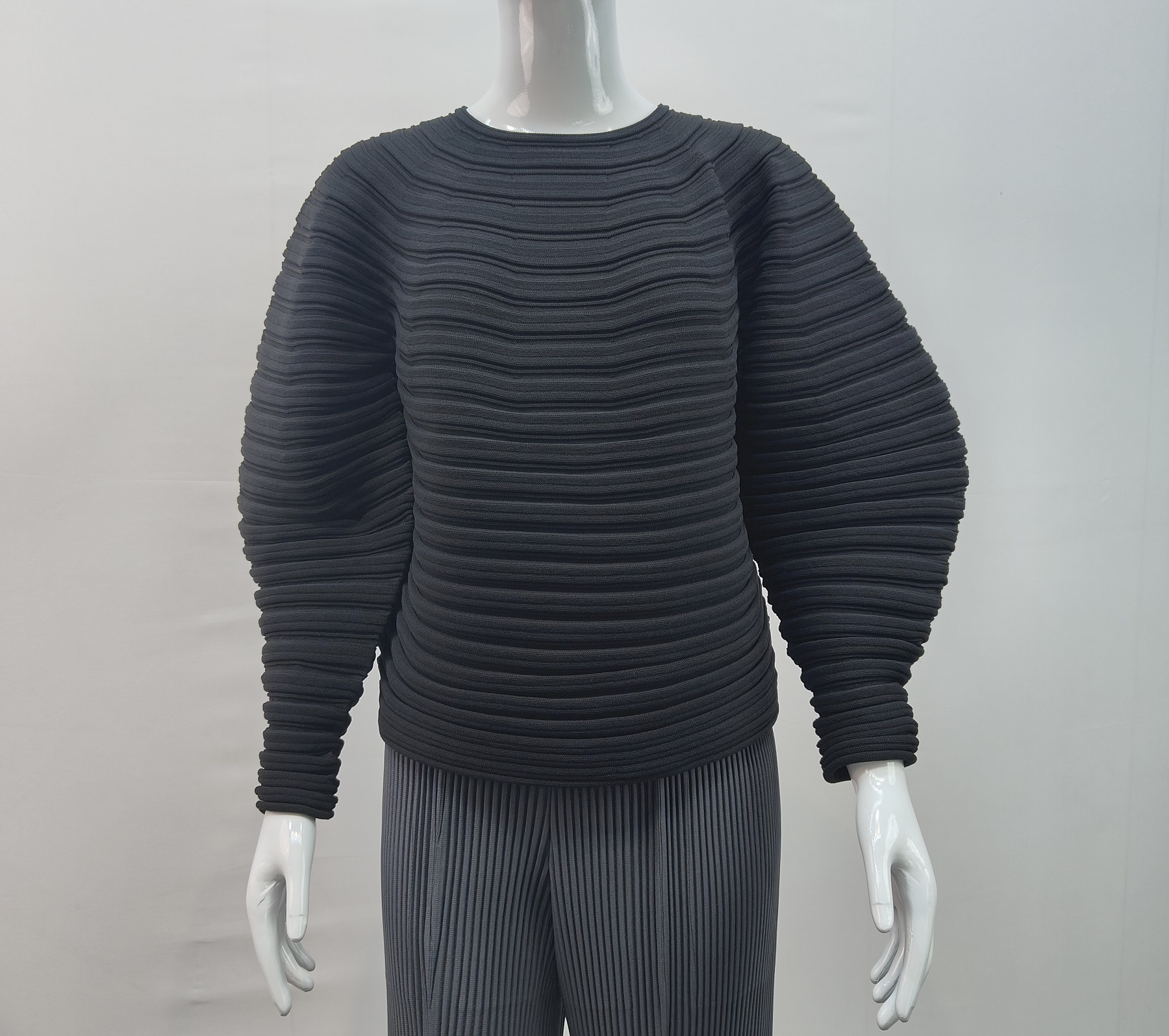 韓国風プリーツセーター25冬新作ラウンドネックゆったり型半袖長袖ニットセーター柔らかく高級感がありシンプルです。