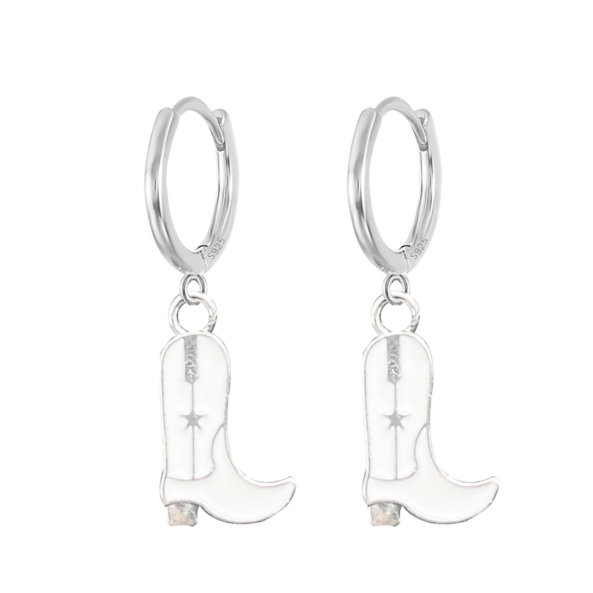 흰색 귀걸이 스타일