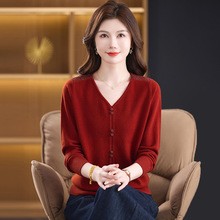 100羊毛V领羊毛衫女秋冬新款洋气中年妈妈毛衣针织打底衫羊绒上衣