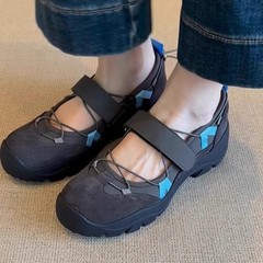 本革のレトロな厚い底の浅い口のマジックはメアリー珍の靴の女性の小さい大衆の手作業の運動のレジャーの気質の百合の靴を貼ります。