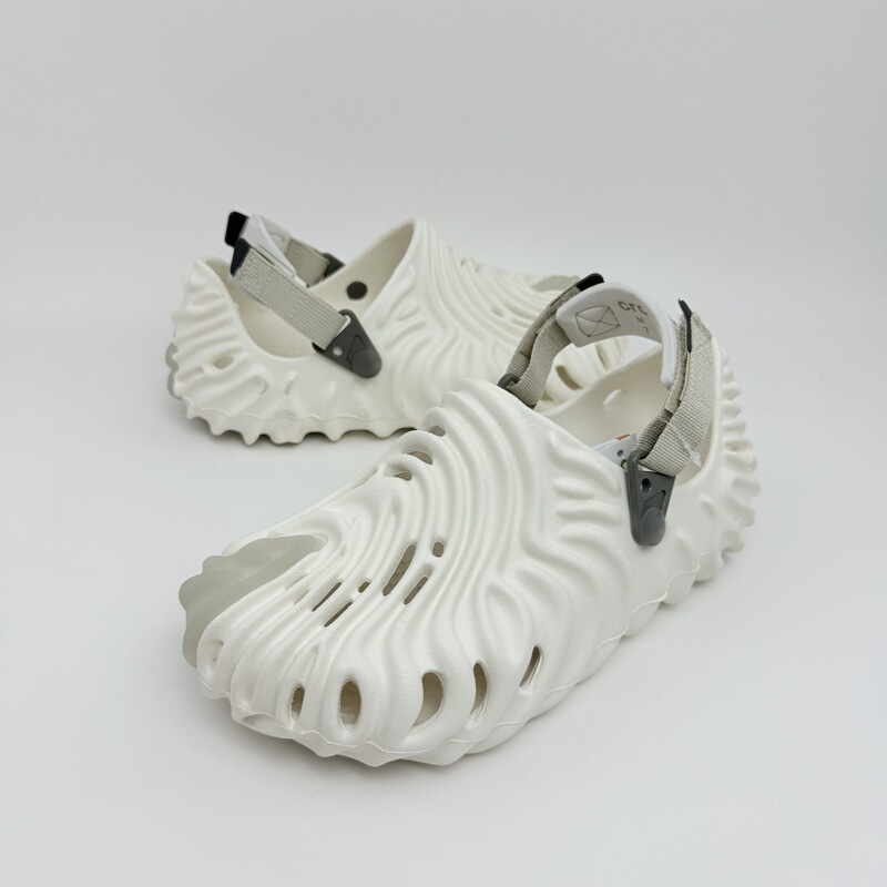 Croca's New Fingerprint Perforated Shoes for Men and Women, Non-Slip Slippers, Beach Sandals, Outdoor Casual Wear Croca's New Fingerprint Perforated Shoes for Men and Women, Non-Slip Slippers, Beach Sandals, Outdoor Casual Wear