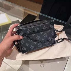 メンズスモールスクエアバッグニッチクロスボディバッグカジュアルメンズトレンディブランドインショルダーボックスハイエディション新年ギフト