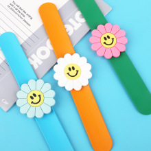 新款玩具儿童手环小雏菊太阳花笑脸啪啪圈硅胶彩色花朵