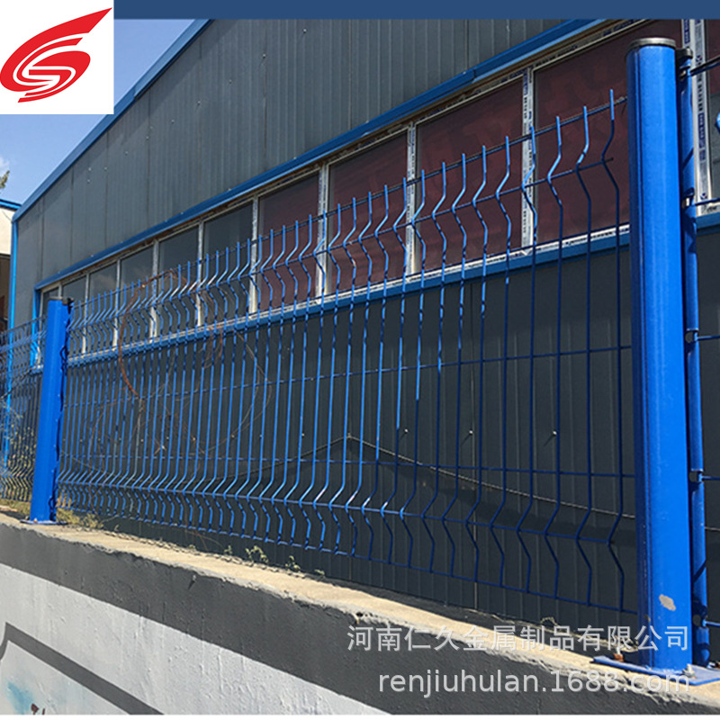 信阳护栏网厂工厂防护网公园农场钢丝网护栏三折弯隔离网厂家