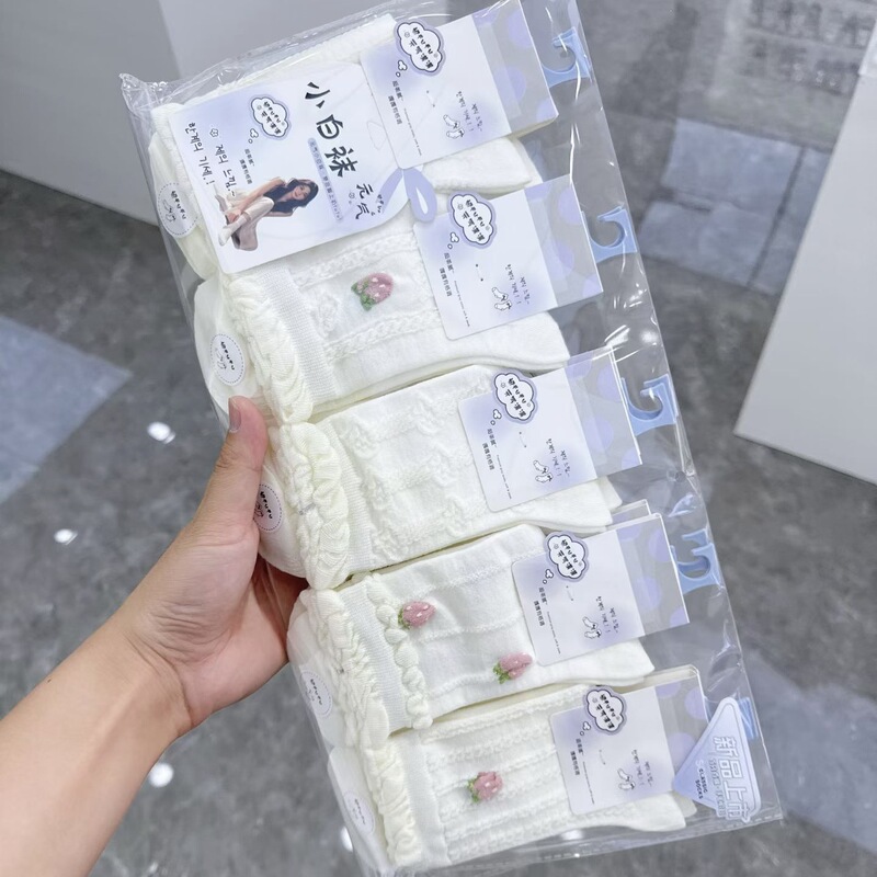 New autumn and winter women's Japanese and Korean style fresh mid-calf socks, white Lolita socks, sporty college style lace socks New autumn and winter women's Japanese and Korean style fresh mid-calf socks, white Lolita socks, sporty college style lace socks