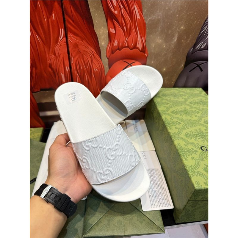 Zapatillas de pareja de moda europea y americana para hombres y mujeres, ropa exterior coreana, moda de personalidad universal, zapatillas frías caseras caseras ociosas.