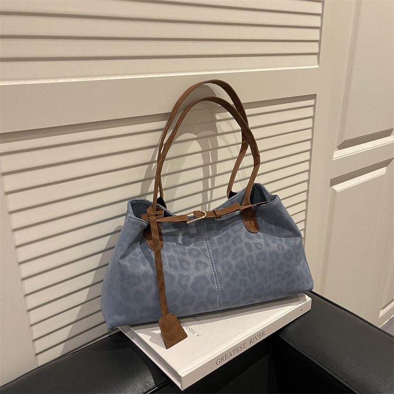 Casual Retro Large-Capacity Bag 2025 Autumn and Winter New Women's Tote Bag Fashion Trendy Texture Shoulder Bag Casual Retro Large-Capacity Bag 2025 Autumn and Winter New Women's Tote Bag Fashion Trendy Texture Shoulder Bag