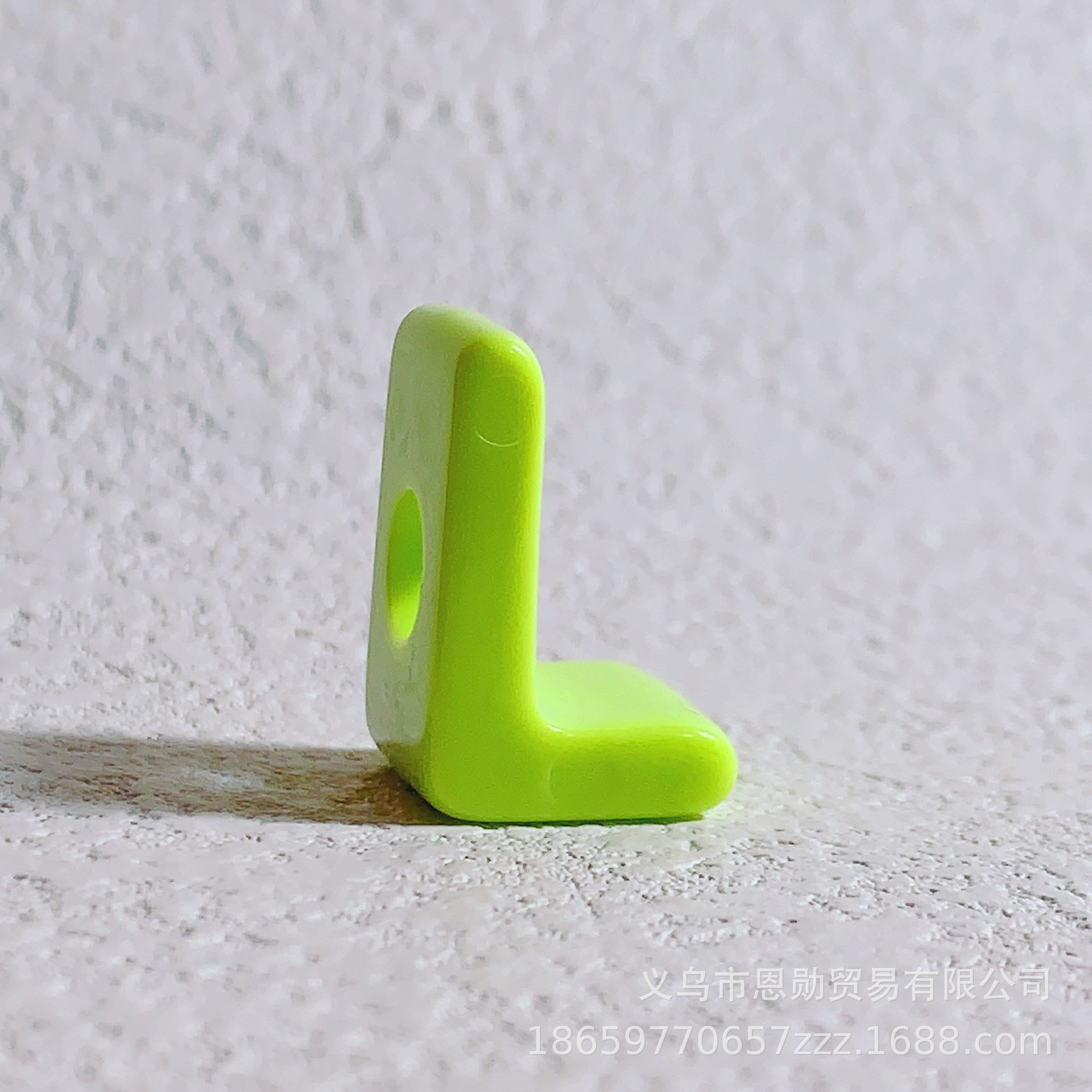 L (yellow-green)