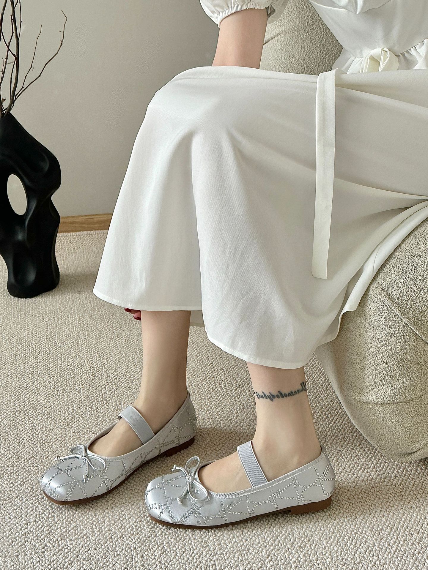 Scarpe Mary Jane in raso con fiocco in stile fata singola, con fondo piatto e fiocco in stile acqua, stagione primavera e autunno 2024_voghion.com