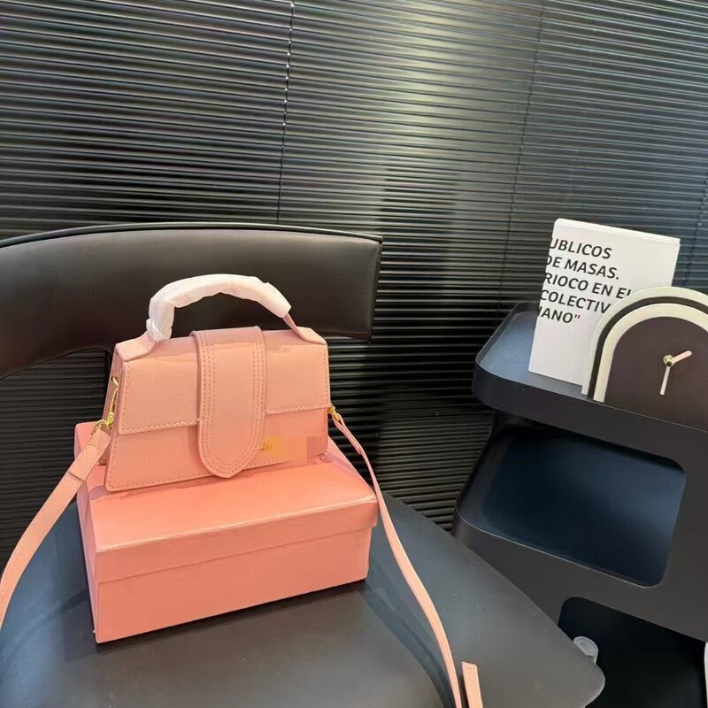 New Foreign Trade French Popular Classic Niche Designer Versatile Handbag Single Shoulder Small Square Bag Crossbody Women's Bag New Foreign Trade French Popular Classic Niche Designer Versatile Handbag Single Shoulder Small Square Bag Crossbody Women's Bag