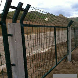 新疆乌鲁木齐护栏围栏新疆护栏网铁路护栏公路护栏监狱围栏