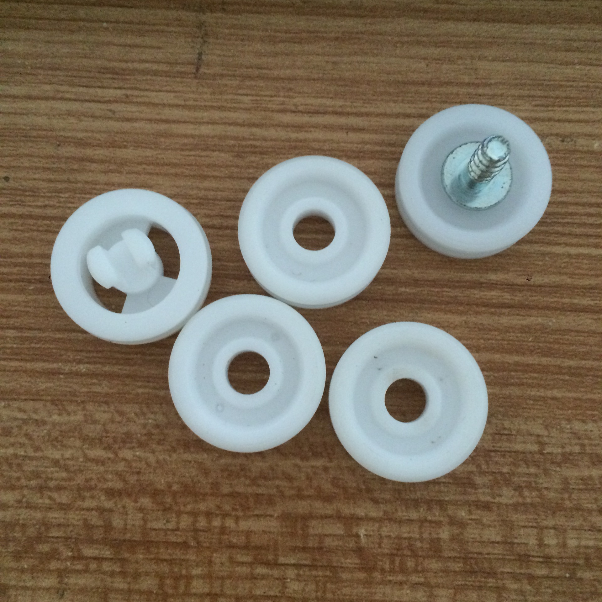 注塑塑料聚甲醛滚轮尼龙滚轮带硅胶圈