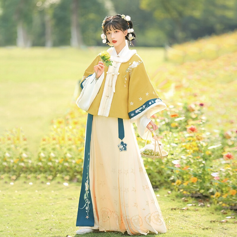 Original Guanghan Sui Ci Ming Dynasty Hanfu for women, Chinese style, spring and autumn, ethereal, square collar, waist-high, complete set 8318 Original Guanghan Sui Ci Ming Dynasty Hanfu for women, Chinese style, spring and autumn, ethereal, square collar, waist-high, complete set 8318