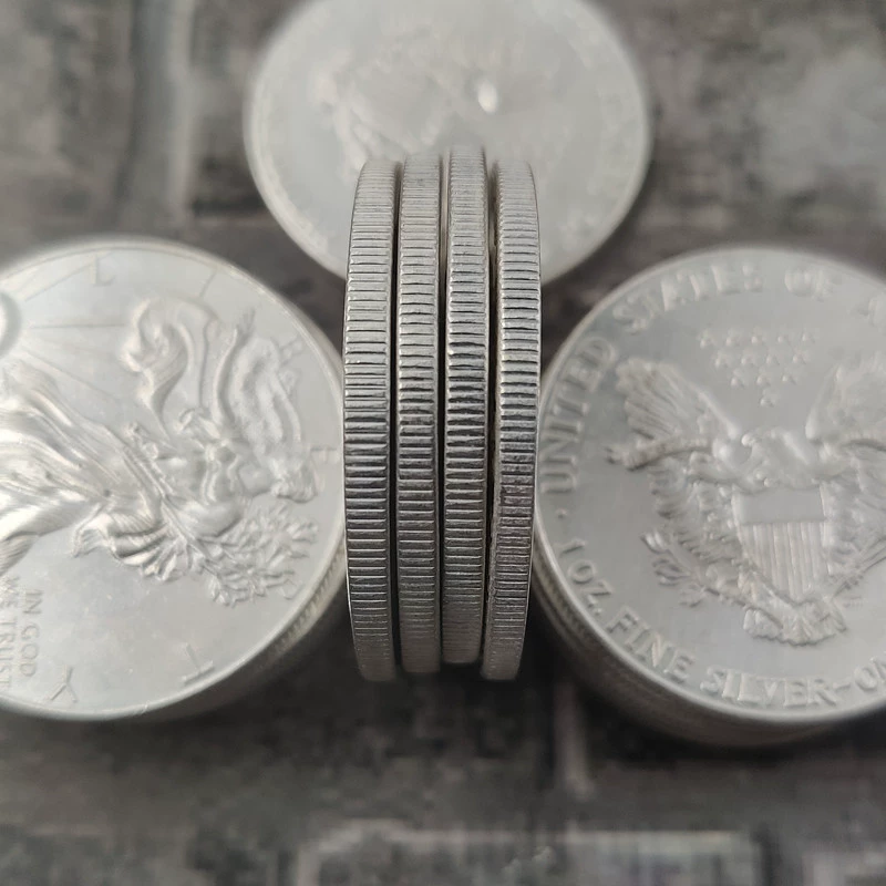 Разнообразные монеты, валюты, медаль, США