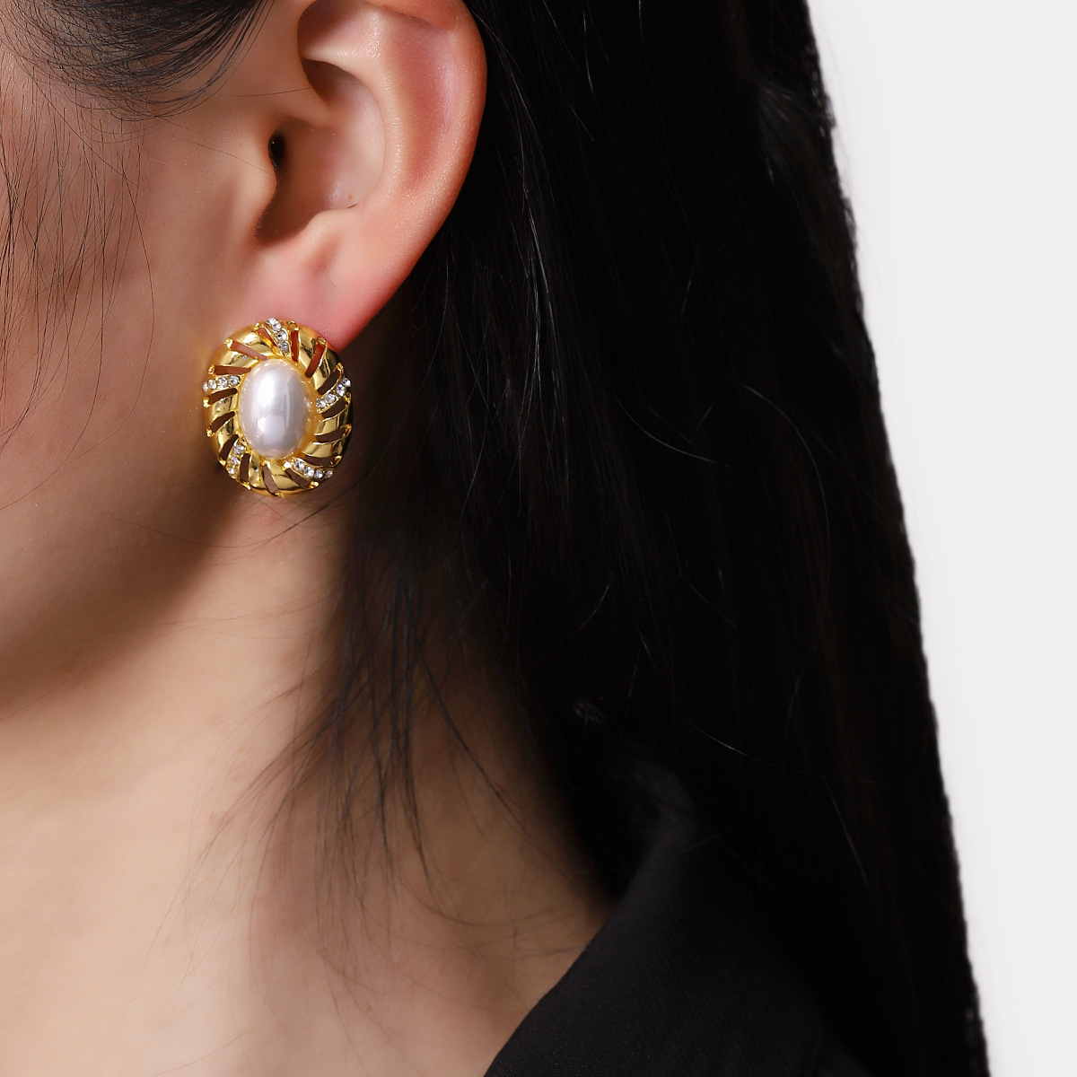 Pendientes de perlas ovales de diamantes de aguja de plata galvanizada de oro real Pendientes retro de moda europea y americana Pendientes de alto grado medio y antiguo para mujeres