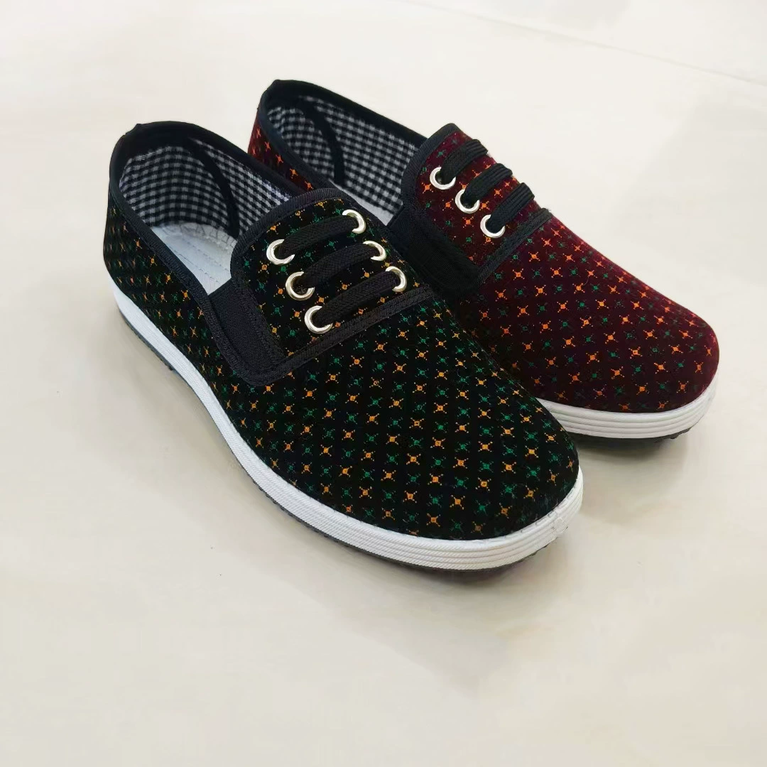 Вышитые женские туфли с плоским дном и мелким ртом