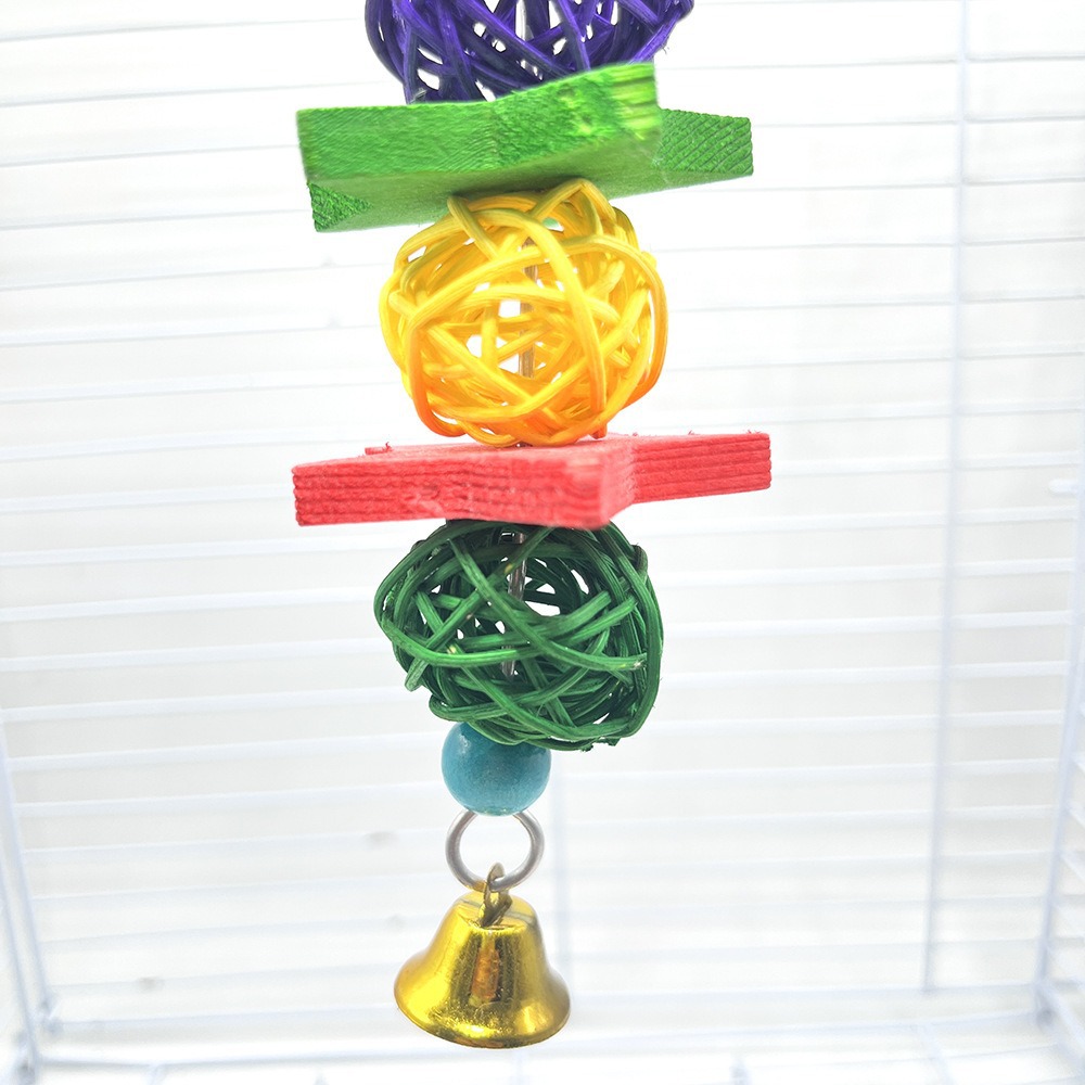 Juego de juguetes de loro, juguetes combinados, columpios de colores, campanas, brochetas, juguetes de ratán, mordeduras de pájaros, juguetes de hámster