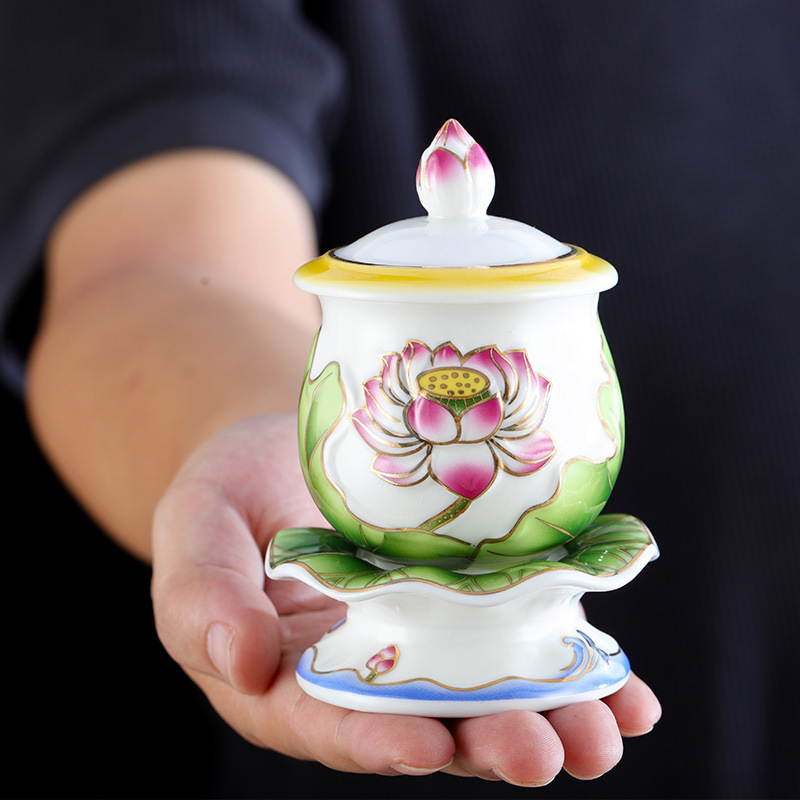 陶磁器のレリーフ蓮の花の給水カップ家庭用の仏堂は仏杯の浄水杯の観音菩薩の仏前の給水カップの置物を提供します。|undefined