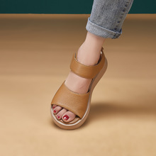 2025年夏季厚底松糕鞋女士露趾鱼嘴鞋复古魔术贴透气休闲凉鞋外穿