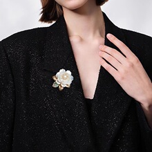 中国风牡丹花胸针女气质高档珍珠母贝胸花设计感小众西装配饰别针