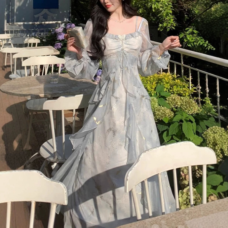 French-style ethereal gradient misty square-neck floral dress for women, gentle and elegant, with butterfly ruffle hem