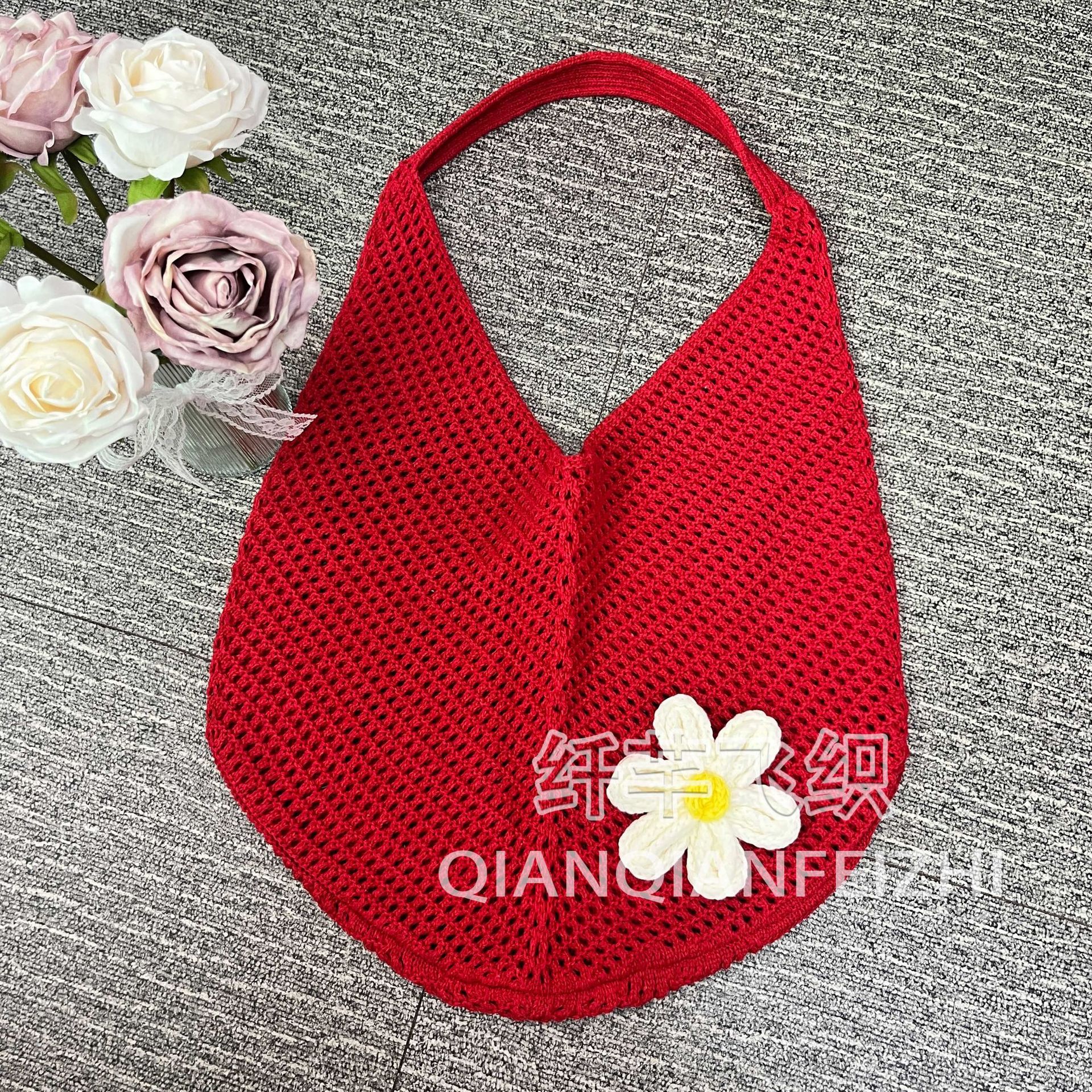 【작은 꽃이 있는】빨간색