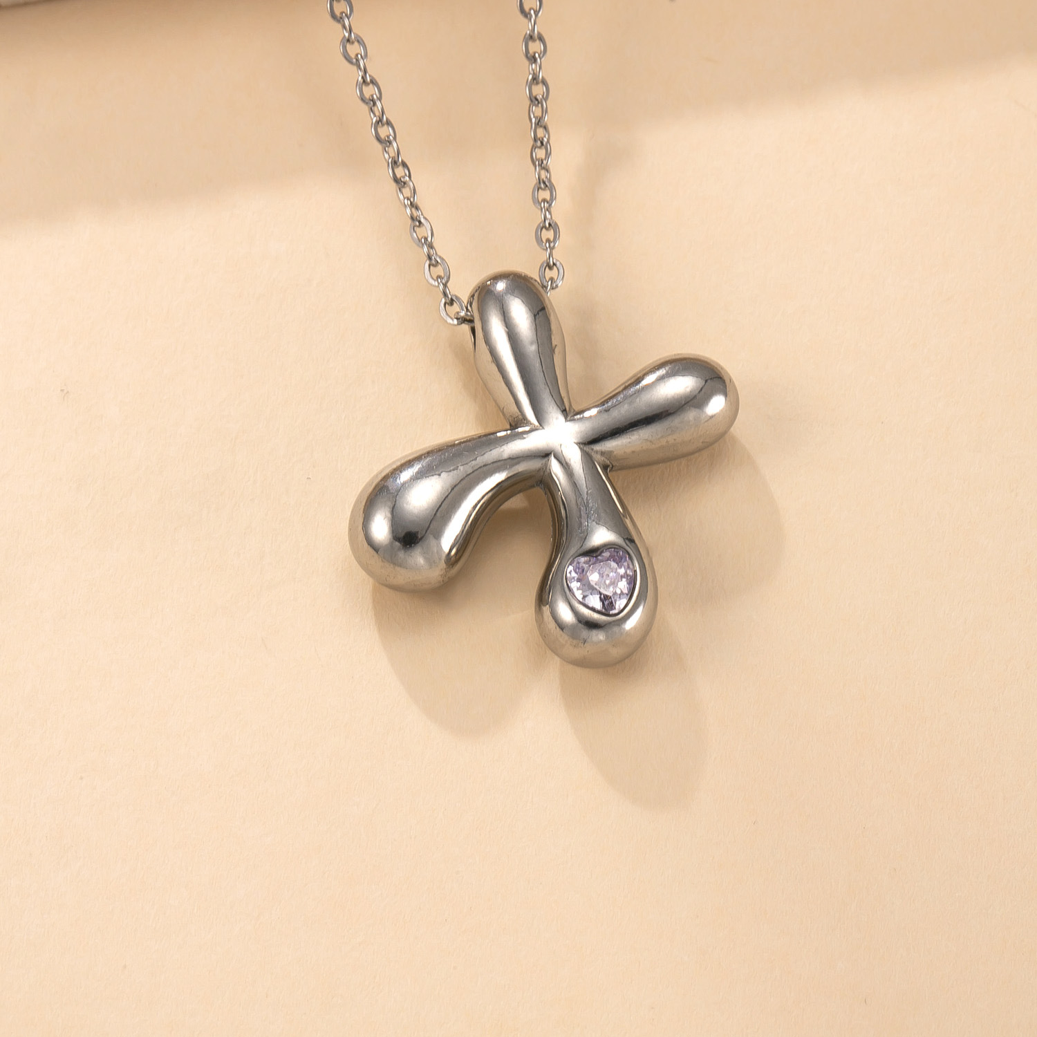 Colgante único transfronterizo de joyería de acero inoxidable fundición con incrustaciones de diamantes de color 26 letras accesorios de collar moda simple pulsera briy