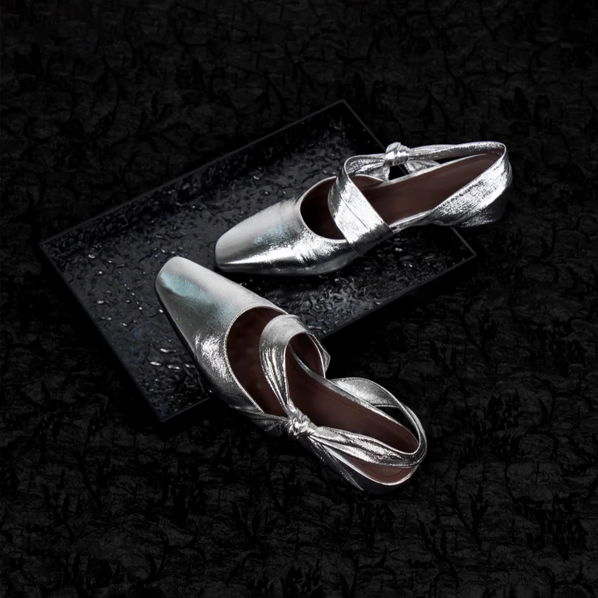 Овчинная версия ~ Новый дизайн кожаный квадратный задний ремень на каблуке сандалии женские боковые банты ретро носить обувь