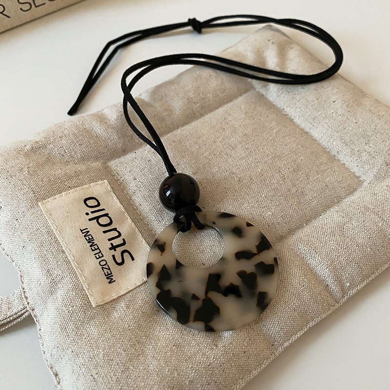 Maillard Collar retro para mujer estilo coreano nuevo suéter de nicho cadena moda otoño e invierno todo fósforo artículos de alta gama al por mayor