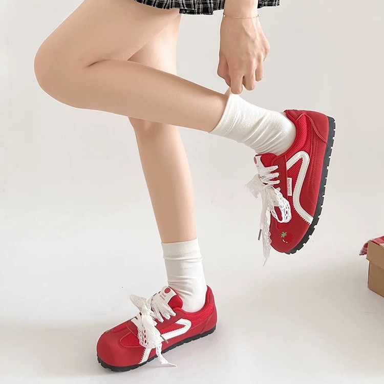 Zapatos de entrenamiento clásicos rojos para mujeres 2025 nuevas zapatillas de ballet retrógrado con cabeza redonda de verano respirables