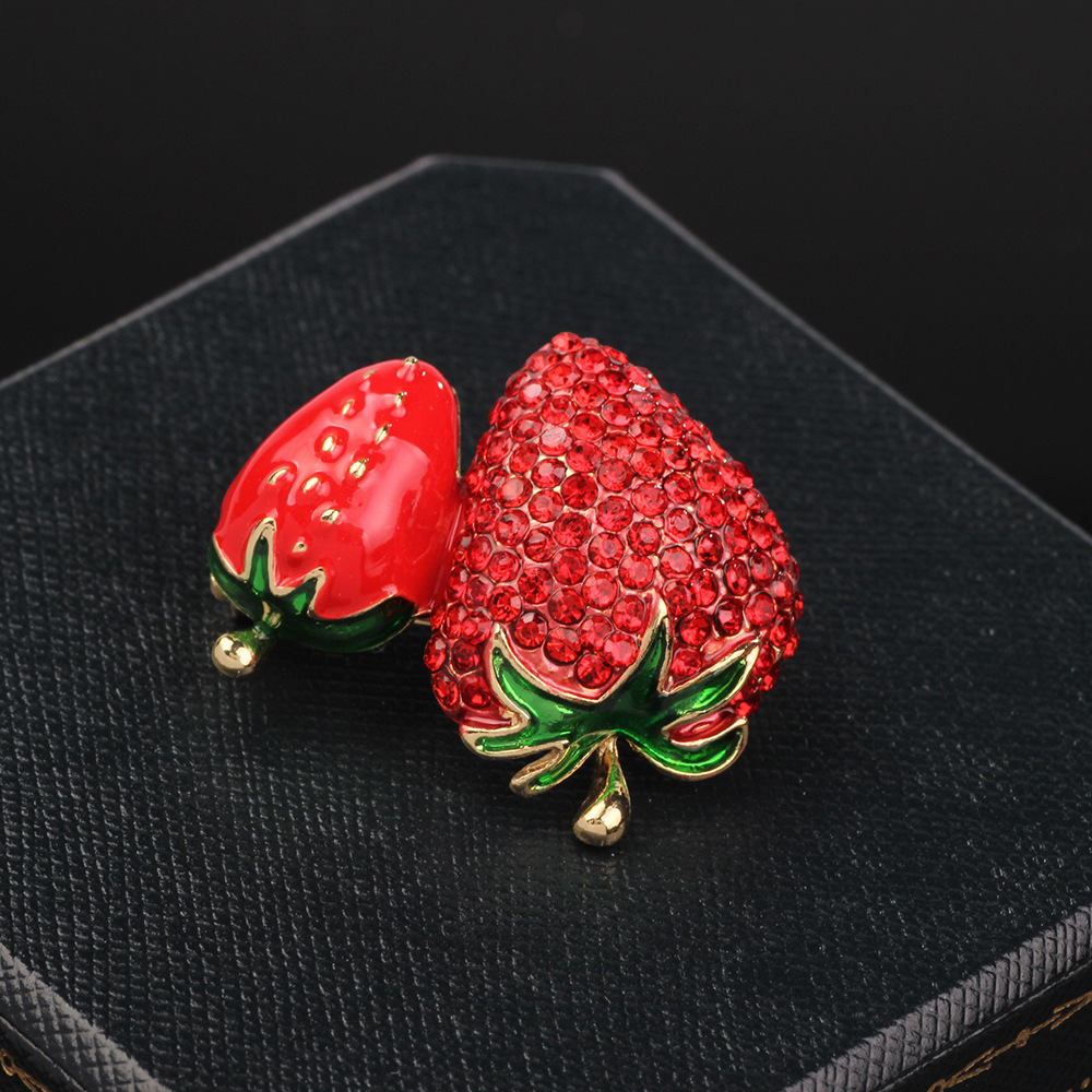 16g Weight Brooches Classification Holiday, Daily Occasion Rhinestone Material Strawberry Pattern All Seasons Season Women's Gender Plating Design Retro, Shiny Style Retro Shiny Pin Strawberry Rhinestone Plating Women's Brooches 3