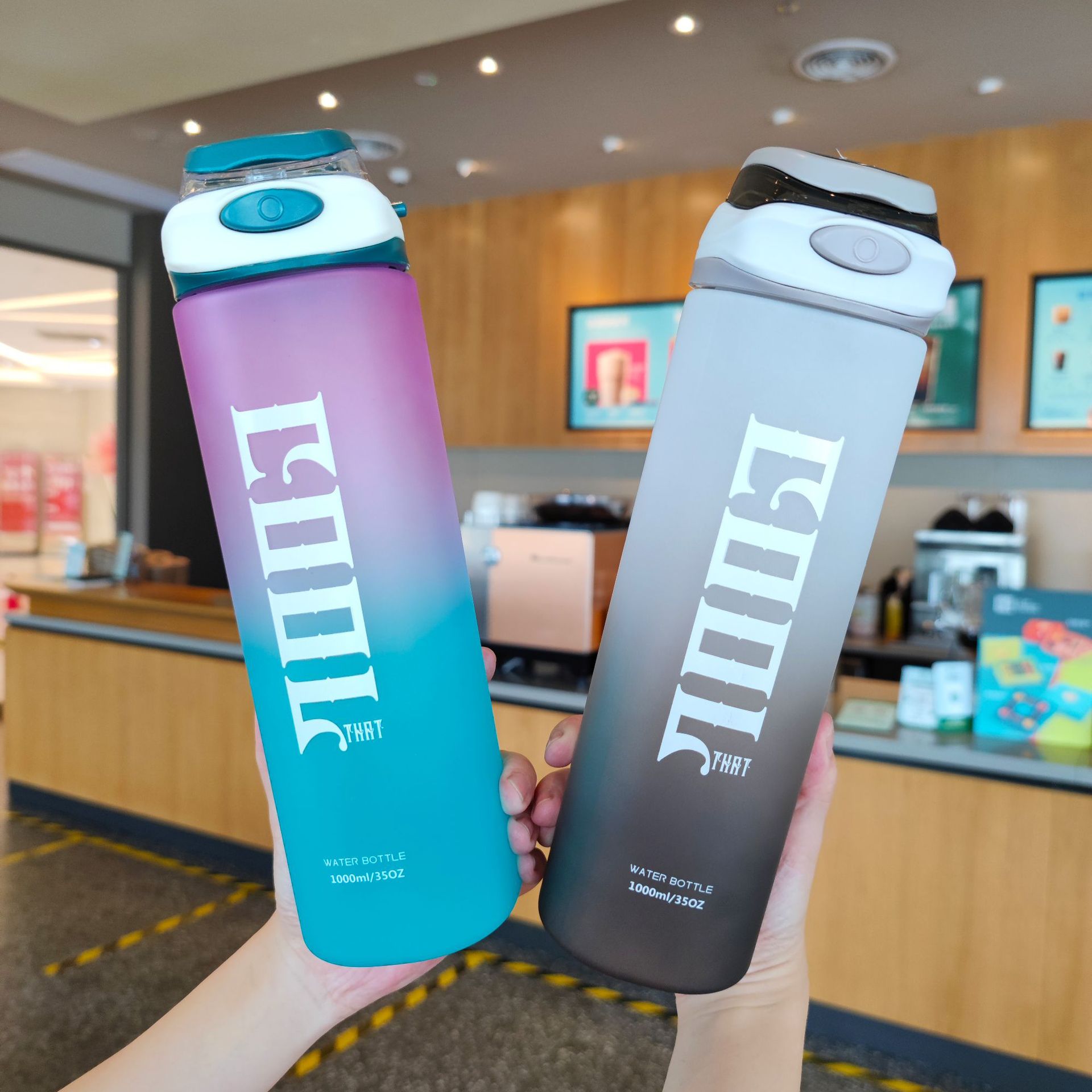 Verano Internet Celebrity gradiente helado botella de agua mango portátil boquilla de succión de plástico cerradura de la manguera de agua 1000ml hervidor de agua al por mayor