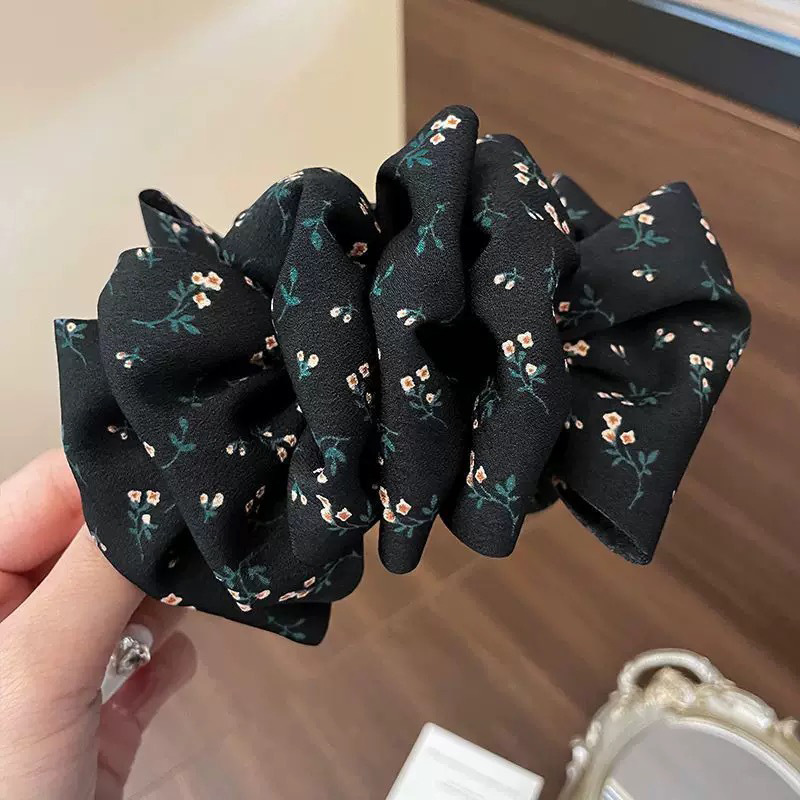 038 Черный цветочный банановый клип