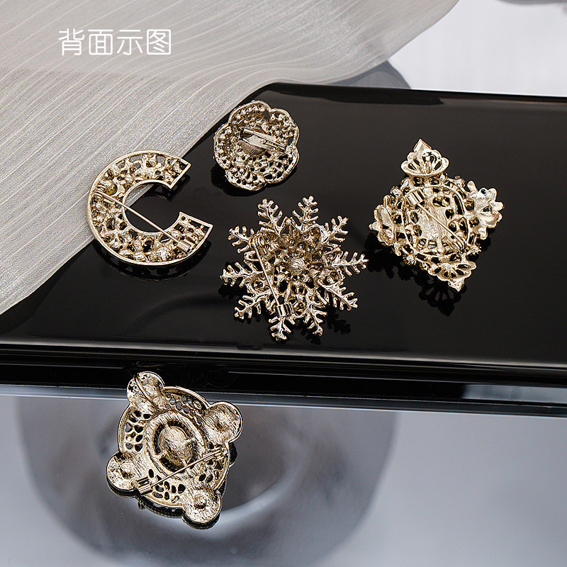 YAS胸针04506004506050 (3).JPG