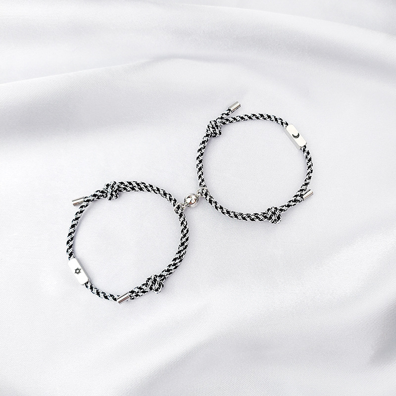 Nihaojewelry Bijoux En Gros Simples Bracelets De Couple Aimant Soleil Et Lune En Acier Inoxydable display picture 8