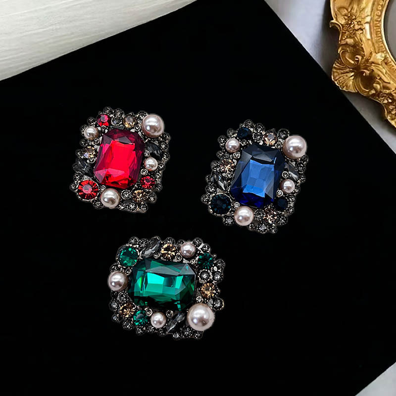 Vintage Atmospheric Rhinestone Gem Brooch Women's Luxury High-end Palace Style Pearl Corsage Suit Pin Clothing